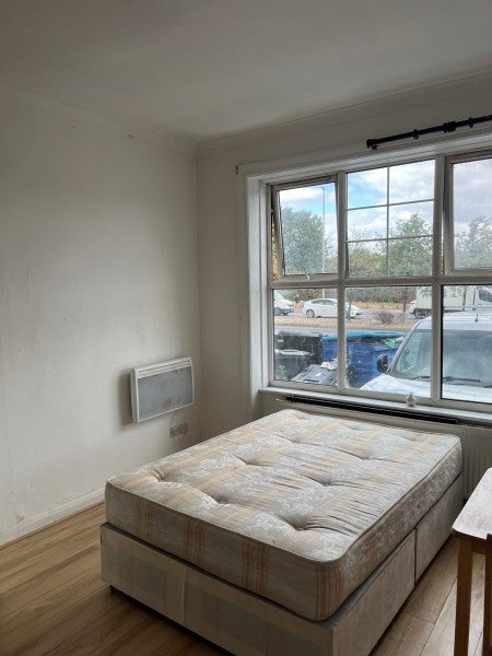 Flat Sidney Avenue in Greater London