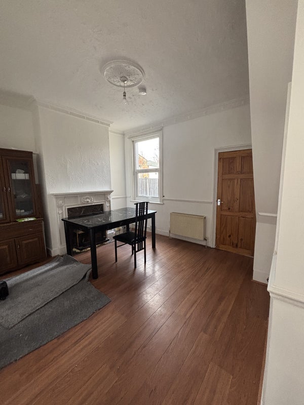 Room Blenheim Road in Greater London