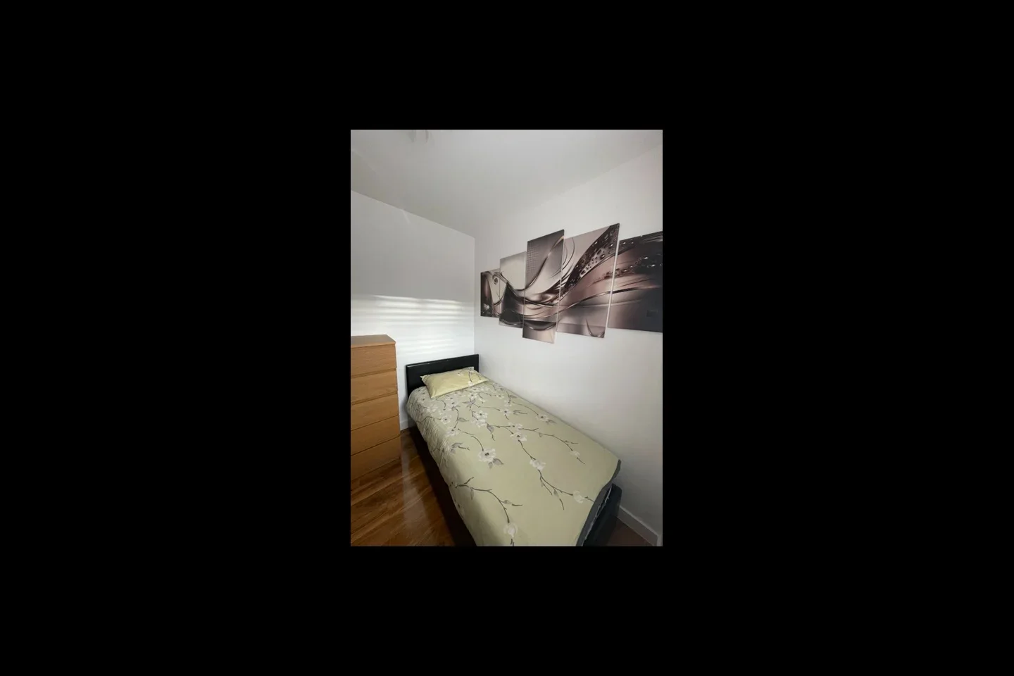 Room Marine Crescent in Greater London