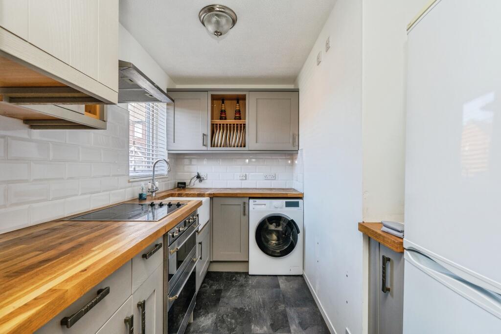Flat Sentinel Close in Waterlooville