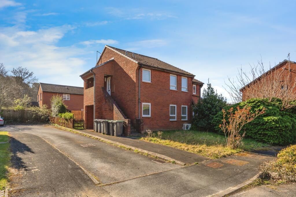 Flat Sentinel Close in Waterlooville