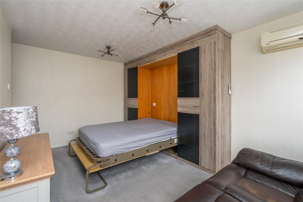 Flat Sentinel Close in Waterlooville