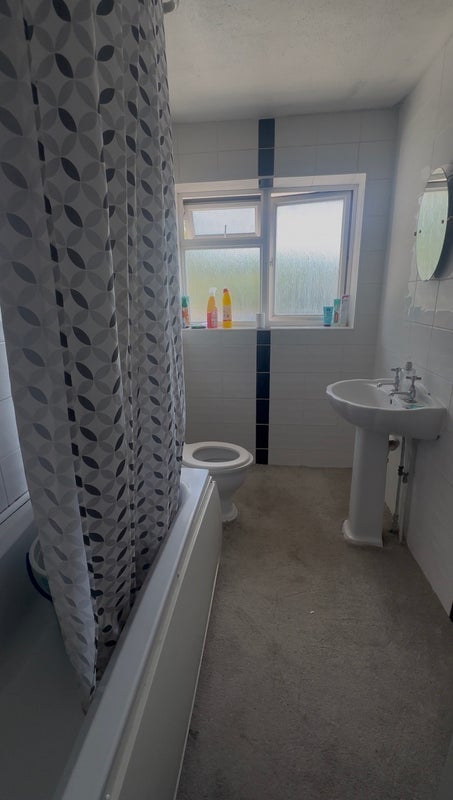 Room Selhurst Road in Greater London