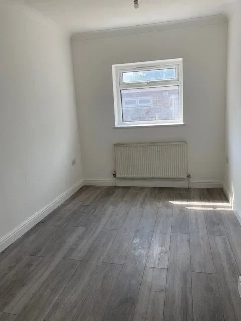 Flat Greenford Avenue in Greater London