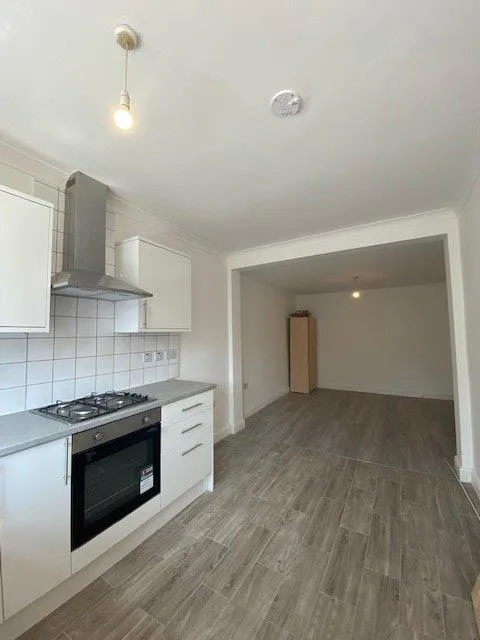 Flat Oakwood Avenue in Greater London