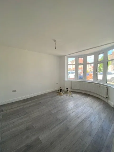 Flat Oakwood Avenue in Greater London