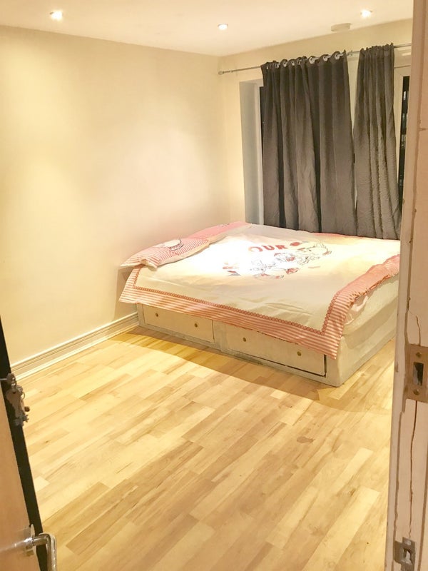 Room High Street in Greater London