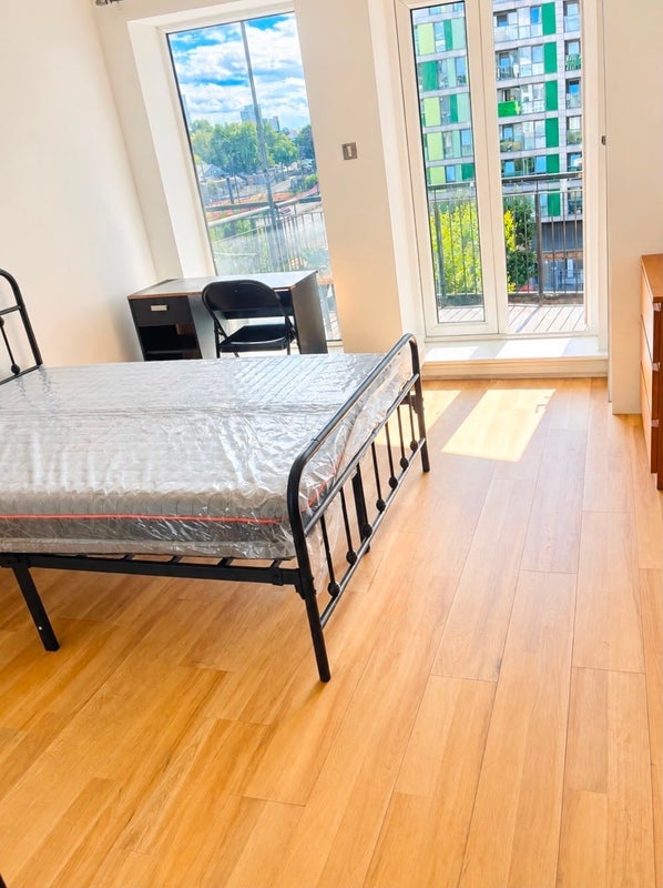 Room High Street in Greater London