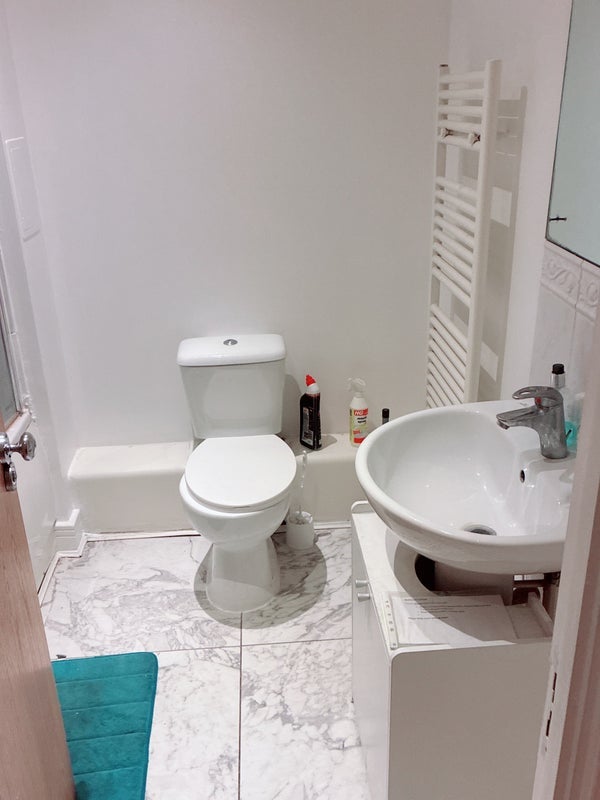 Room High Street in Greater London