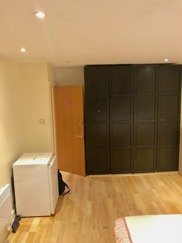 Room High Street in Greater London