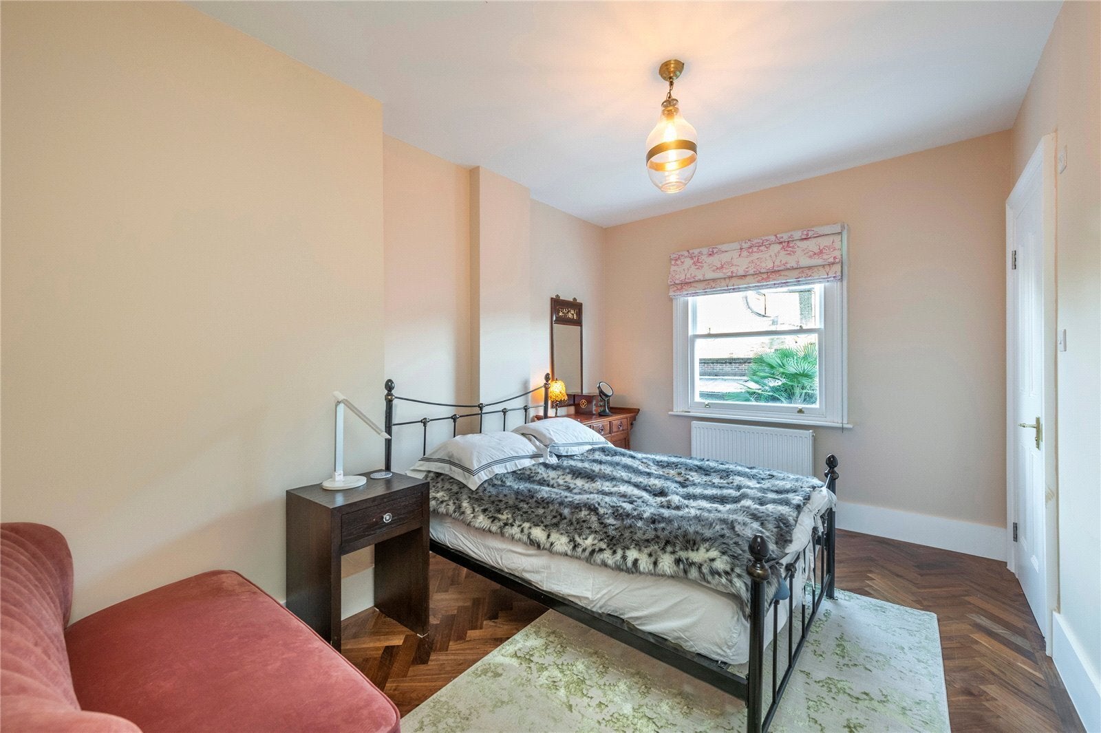 Flat Kings Road in Greater London