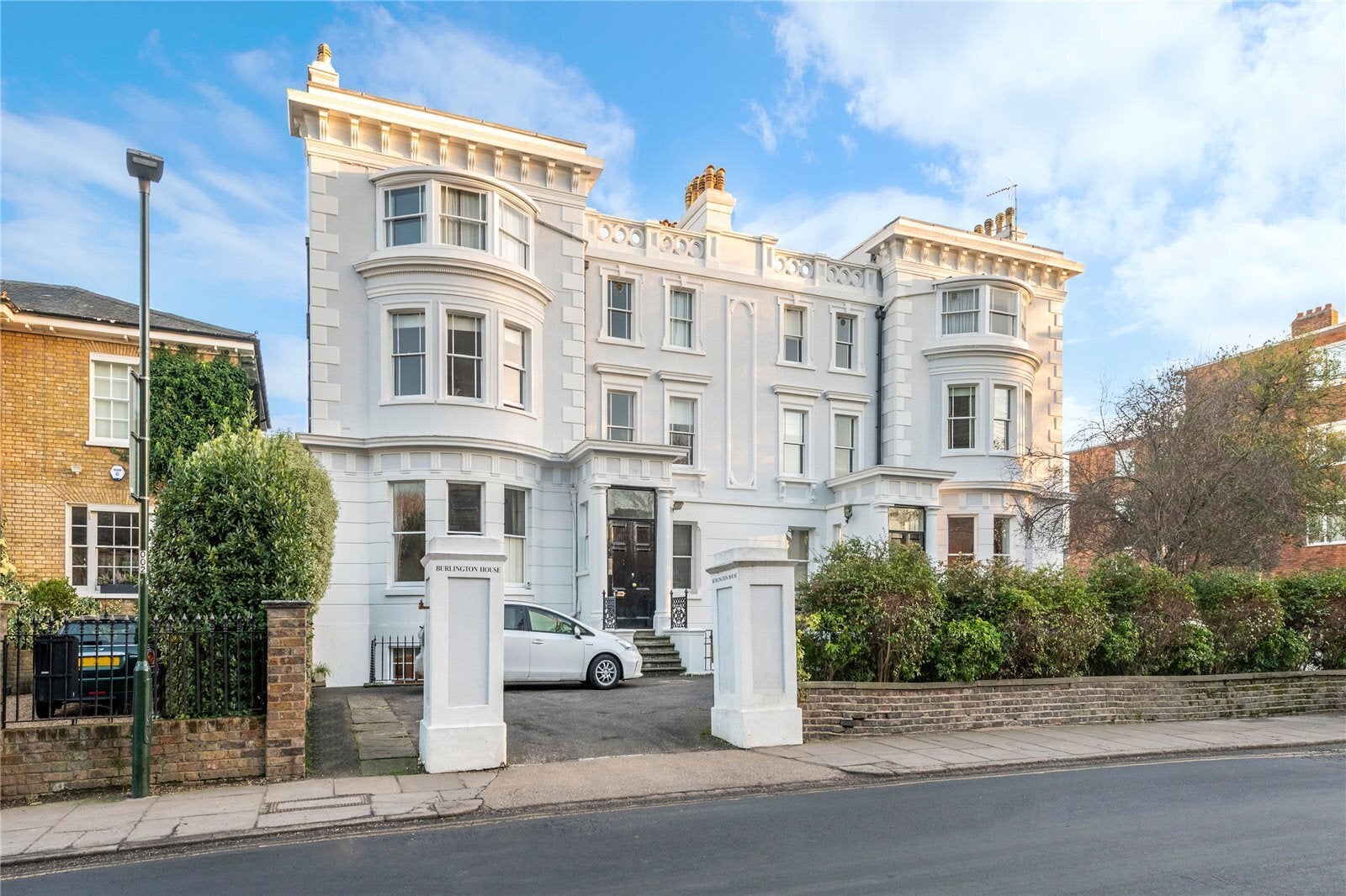 Flat Kings Road in Greater London