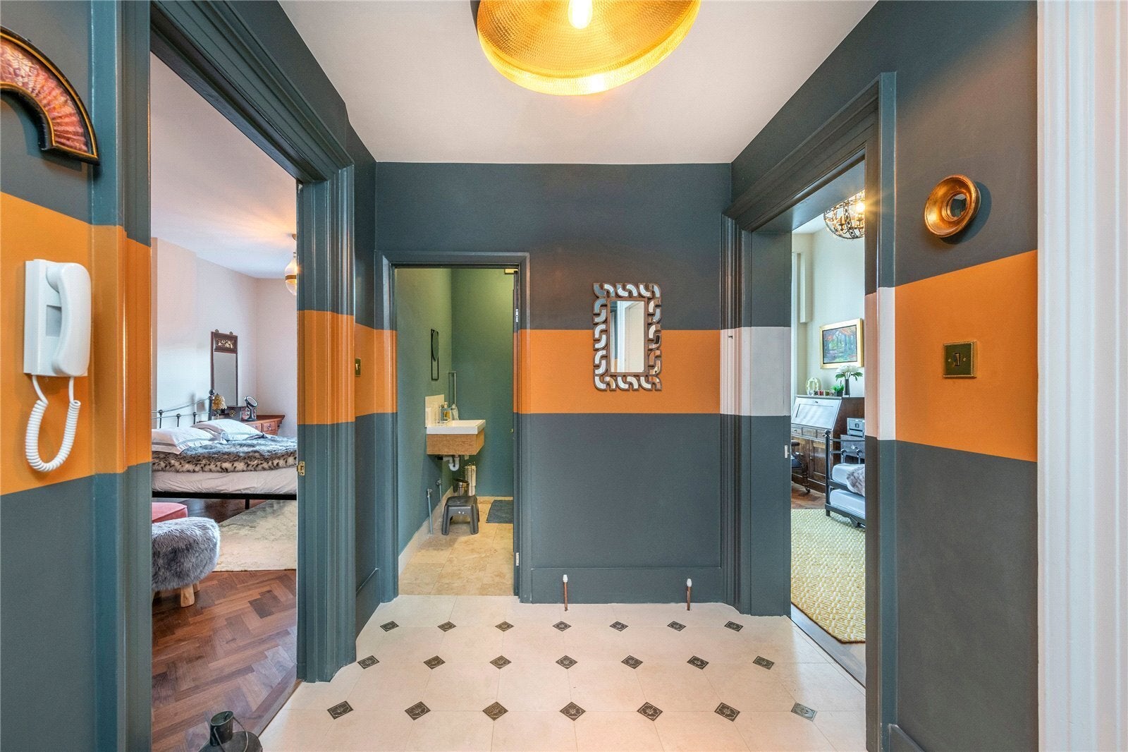 Flat Kings Road in Greater London