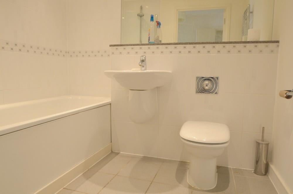 Flat Warton Road in Greater London