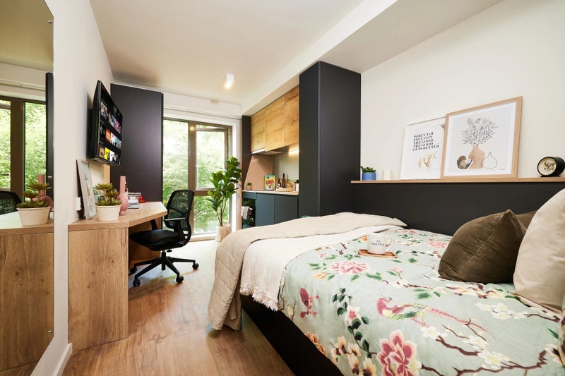 Room De Montfort Way in Coventry