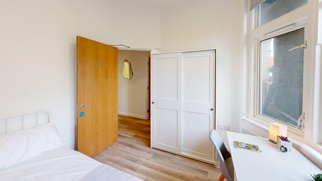 Flat Clare Street in Bristol