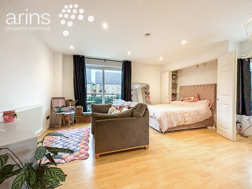 Flat Kilnsea Drive in Reading