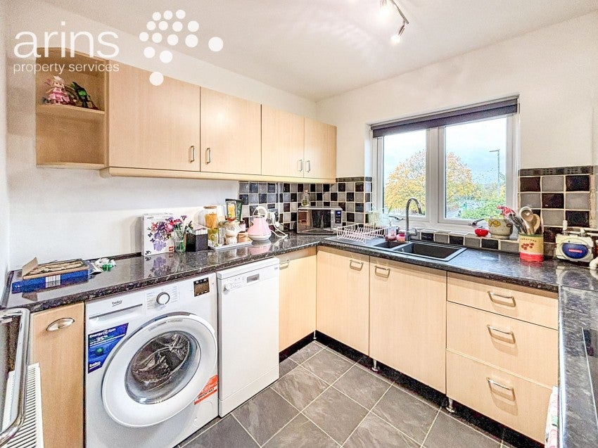 Flat Kilnsea Drive in Reading