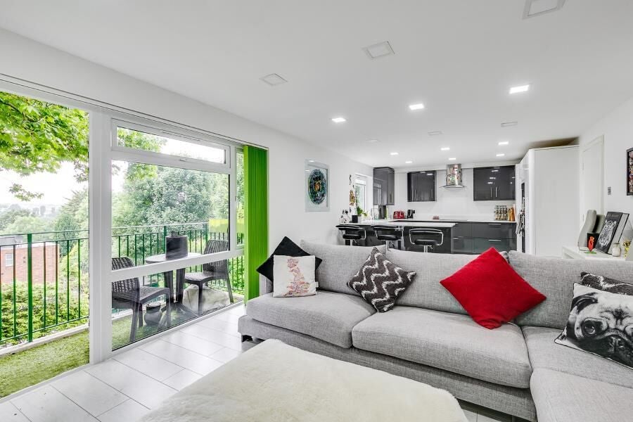 Flat Stanhope Road in Greater London