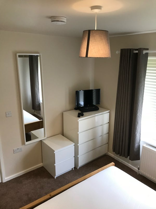 Room Greyhound Farm Road in Liverpool