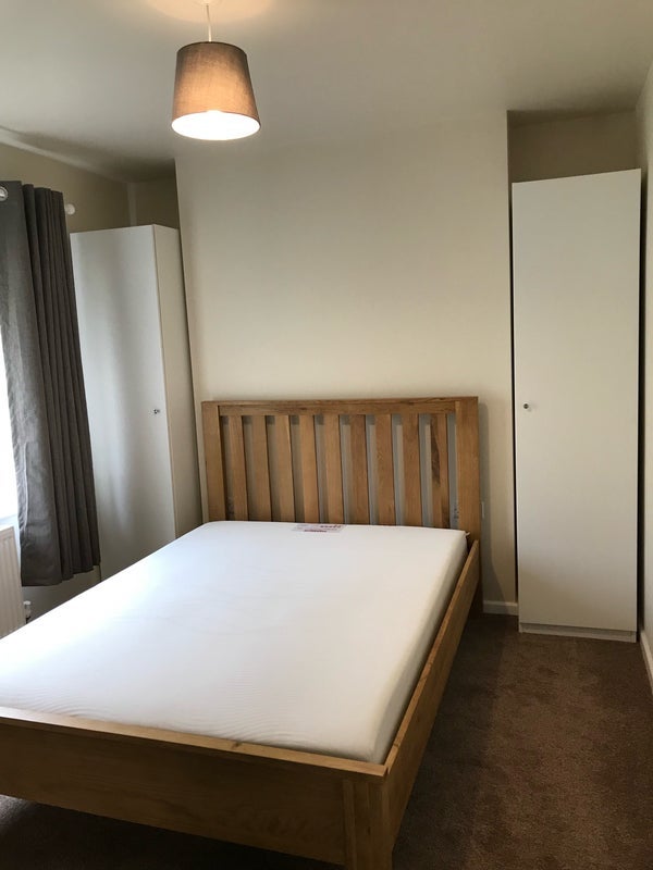 Room Greyhound Farm Road in Liverpool