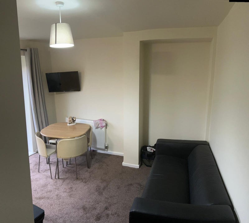 Room Greyhound Farm Road in Liverpool