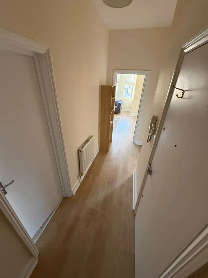 Flat Newburgh Road in Greater London