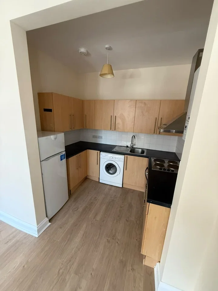 Flat Newburgh Road in Greater London