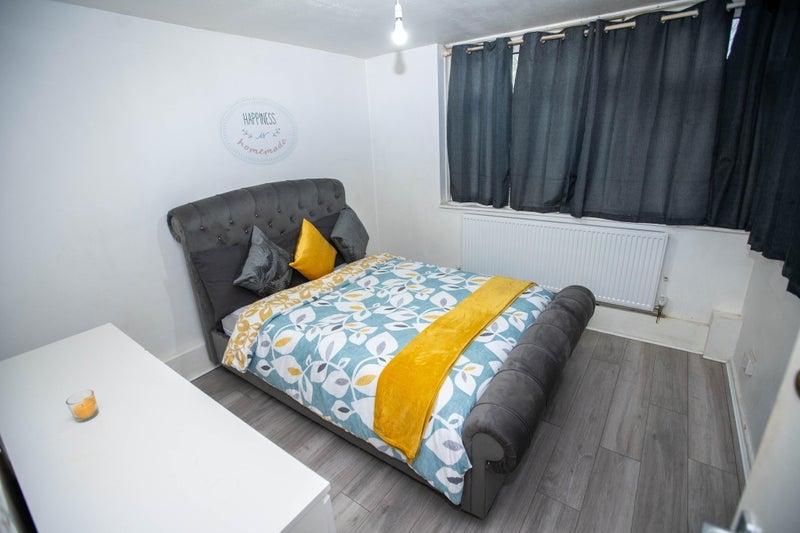 Room Oulton Road in Greater London