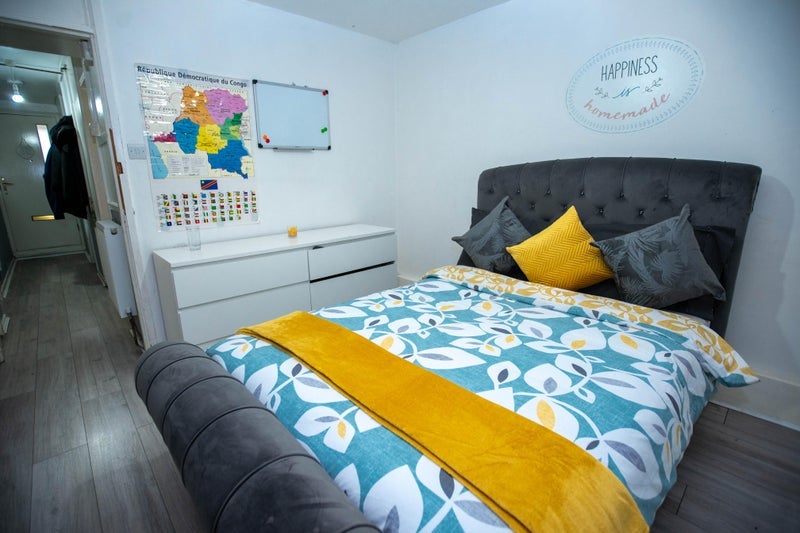 Room Oulton Road in Greater London