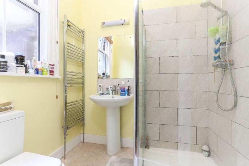 Room Granville Gardens in Greater London
