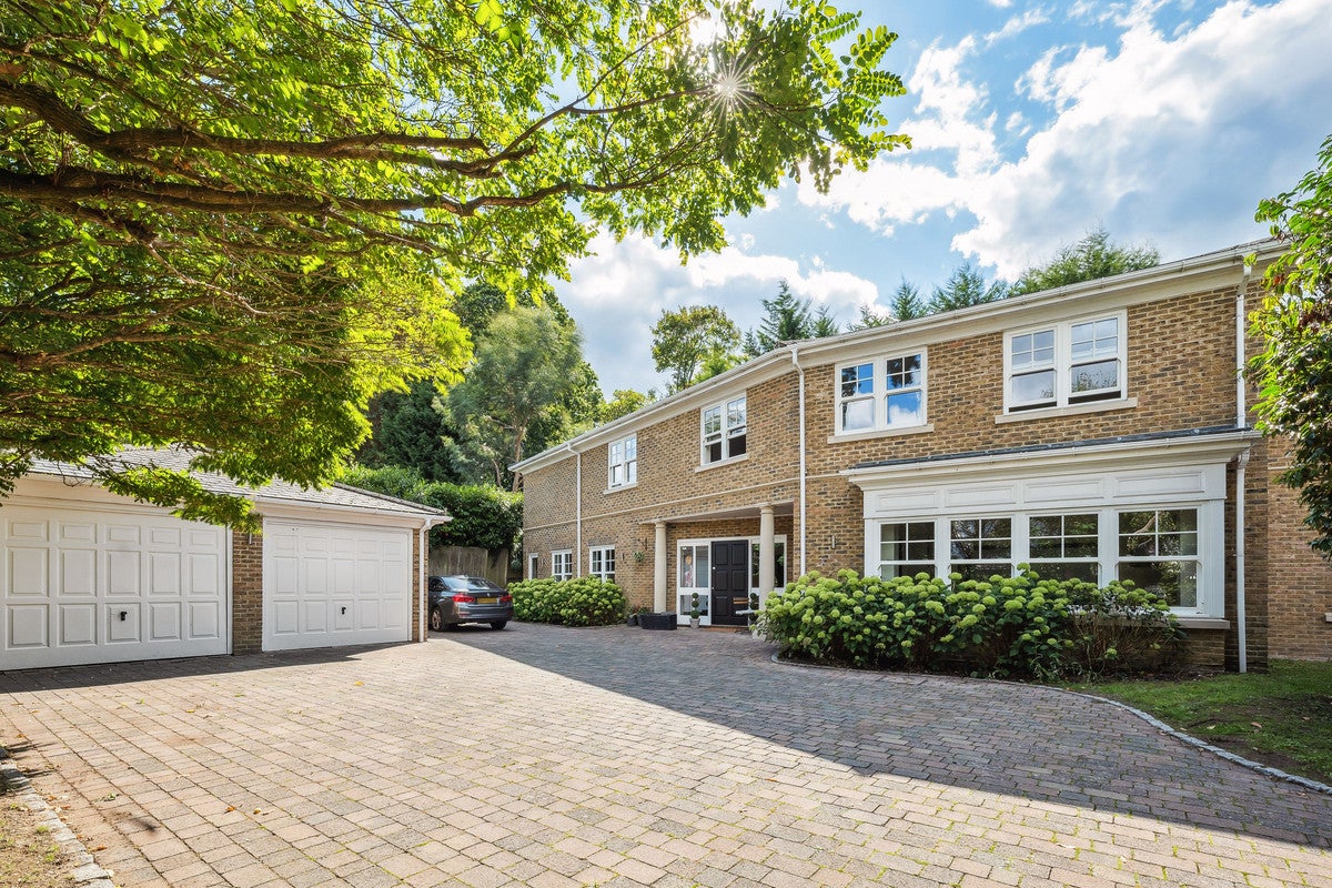 House Hillary Crescent in Walton on Thames