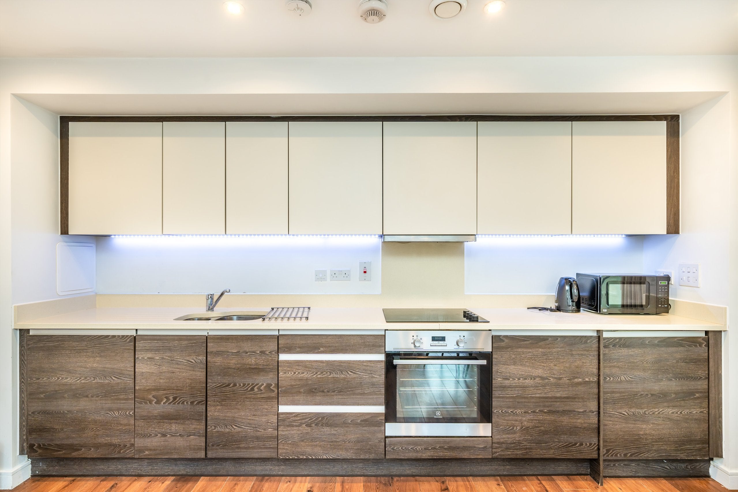 Flat Enterprise Way in Greater London