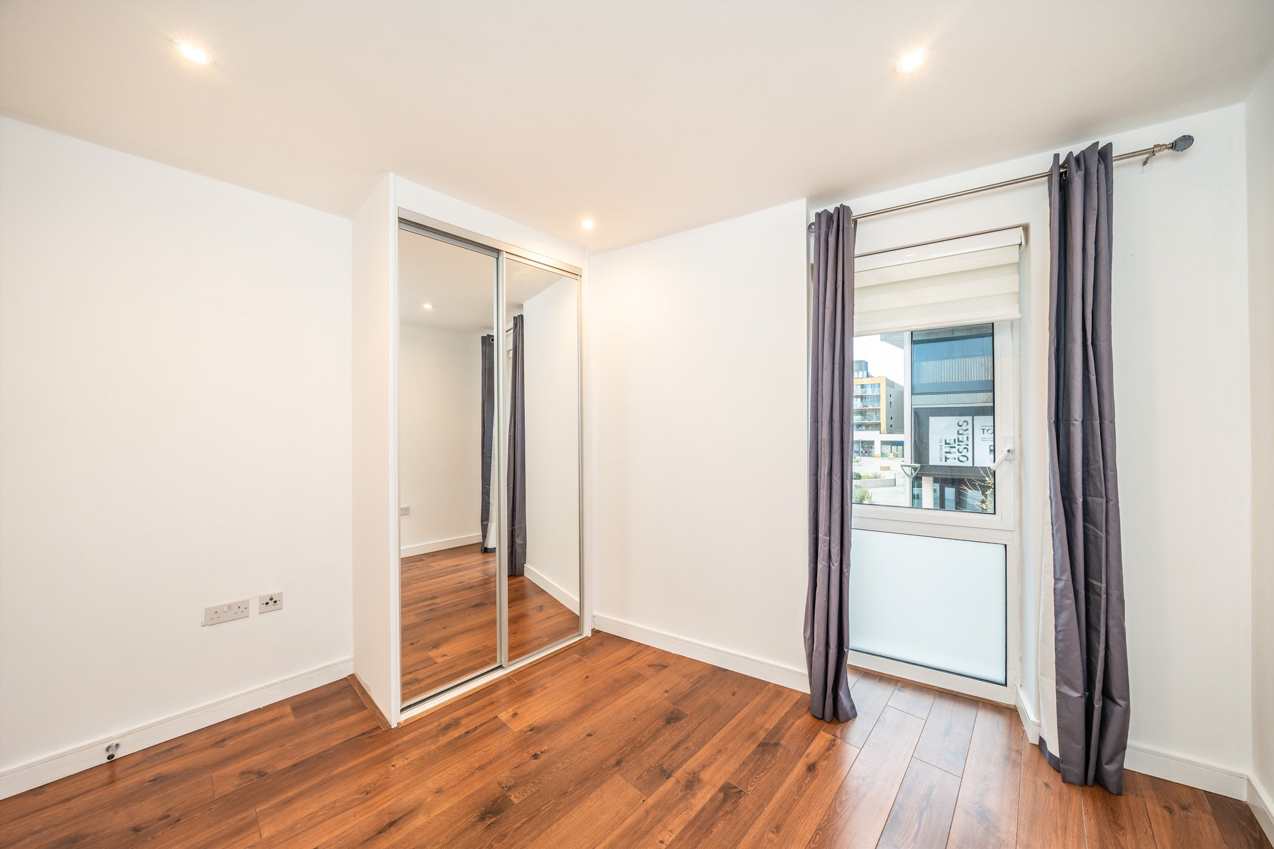 Flat Enterprise Way in Greater London
