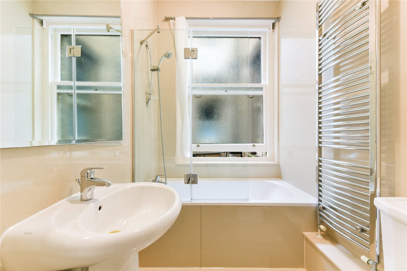Flat Ridgmount Gardens in Greater London