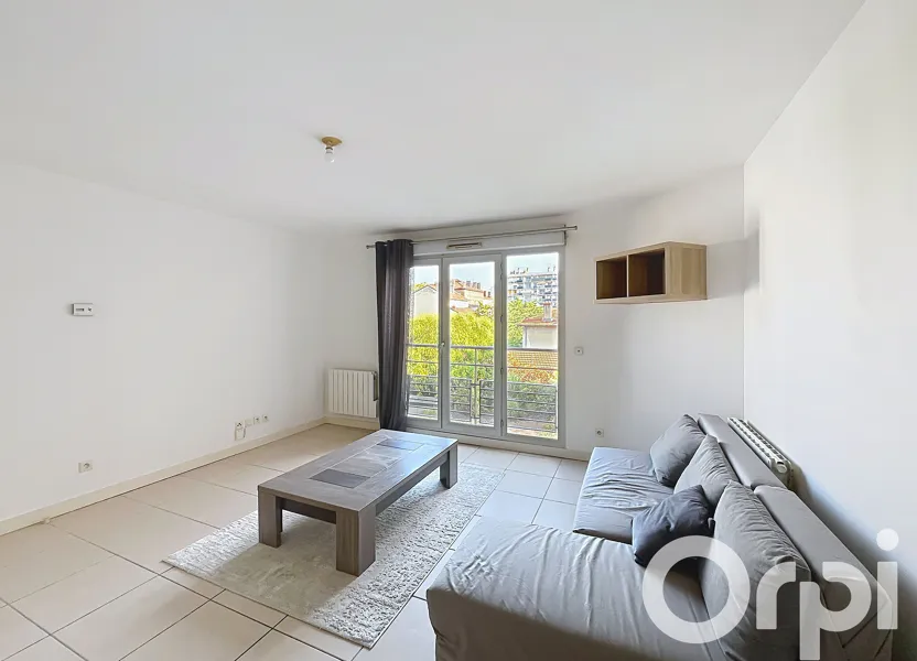 Flat Rue Jules Kumer in Villeurbanne