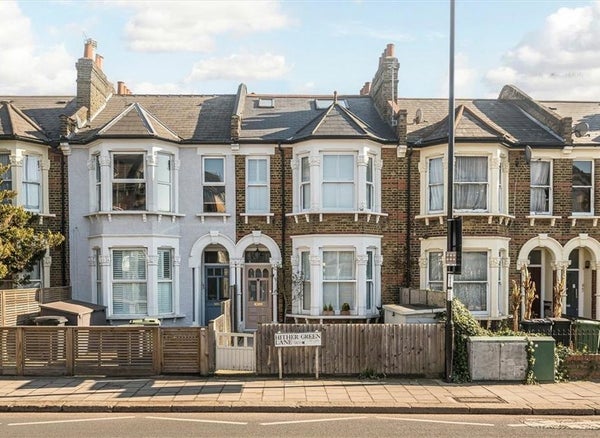Flat Hither Green Lane in London