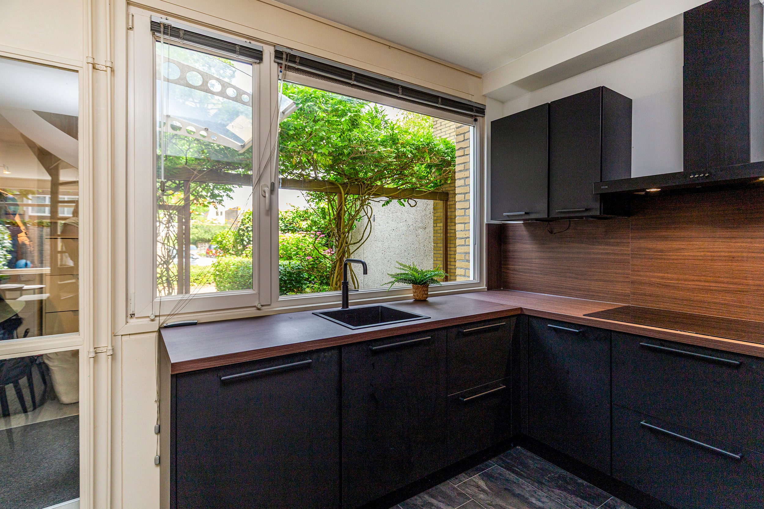 Tussenwoning te koop: Magnoliahove 28, Kwintsheul