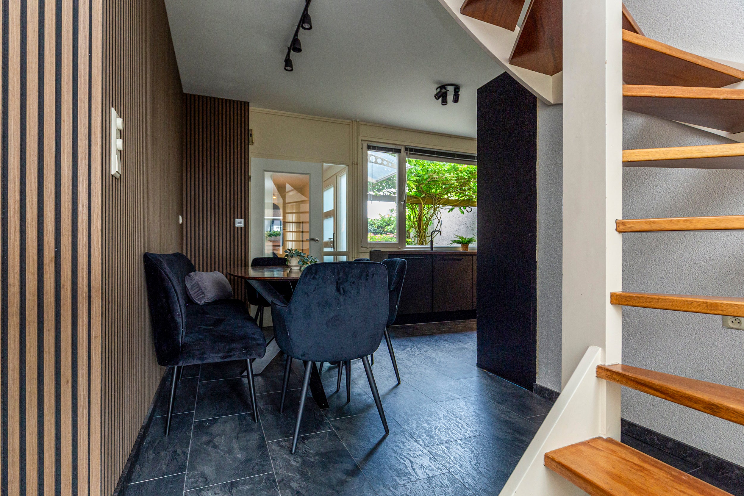 Tussenwoning te koop: Magnoliahove 28, Kwintsheul