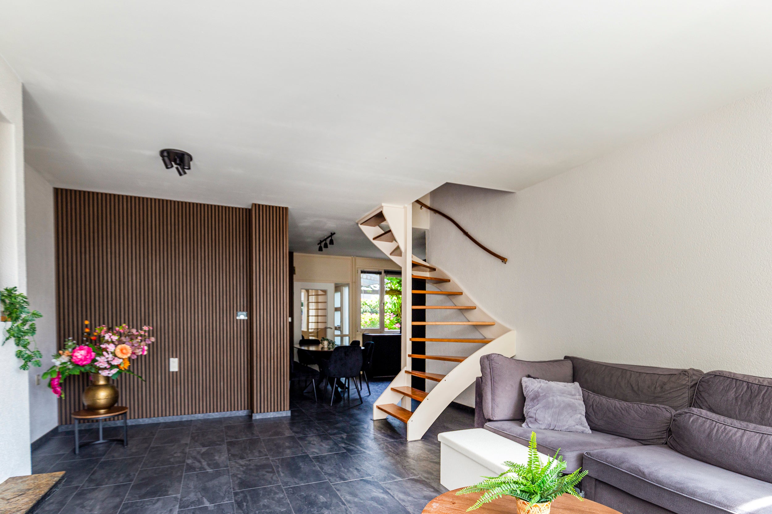 Tussenwoning te koop: Magnoliahove 28, Kwintsheul