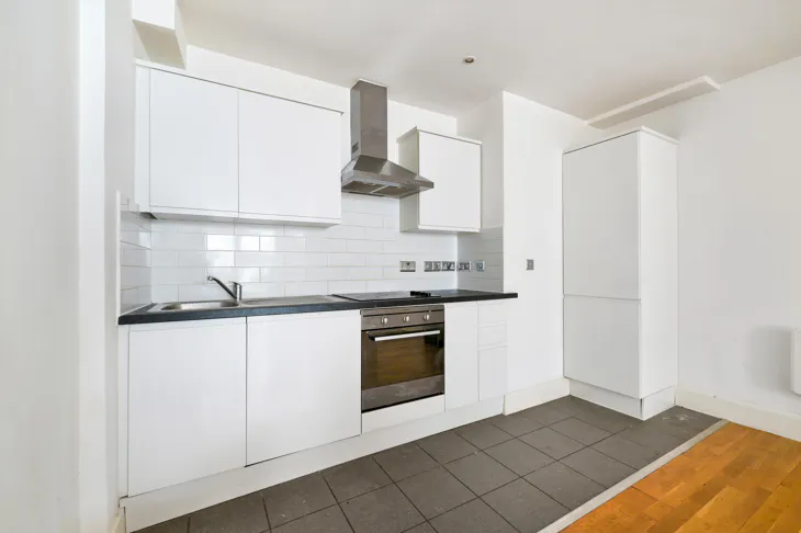Flat Artichoke Hill in Greater London