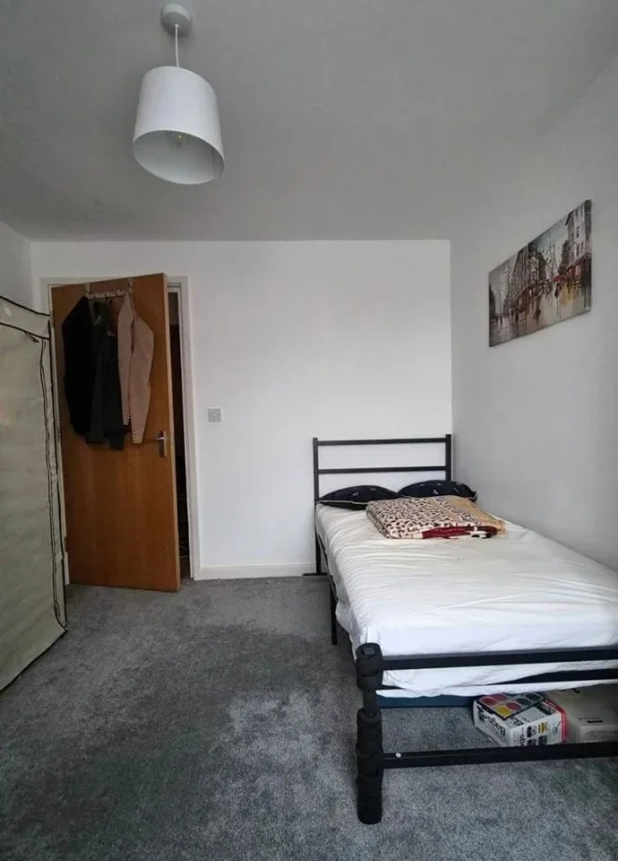 Room Courtlands Close in Watford