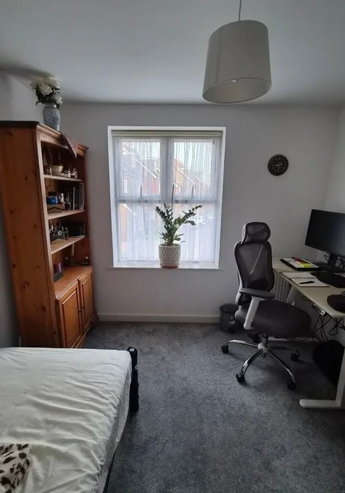Room Courtlands Close in Watford