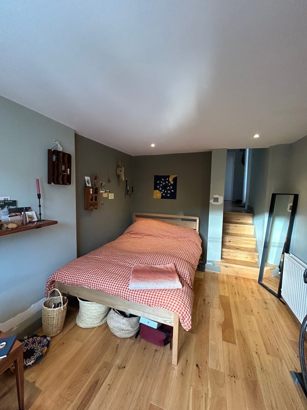 Room Albert Road in Greater London