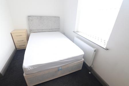 Room London Road in Newcastle-under-Lyme