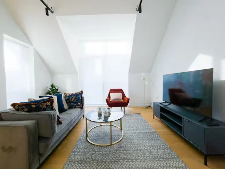 Flat Orchard Place in Greater London