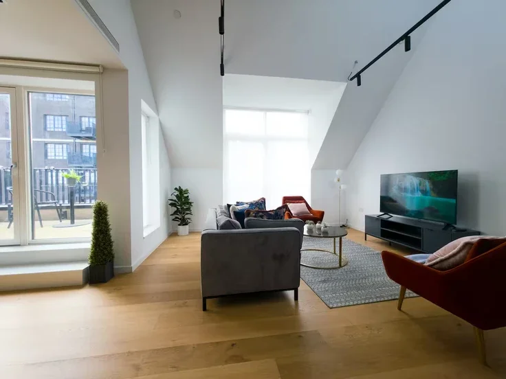 Flat Orchard Place in Greater London