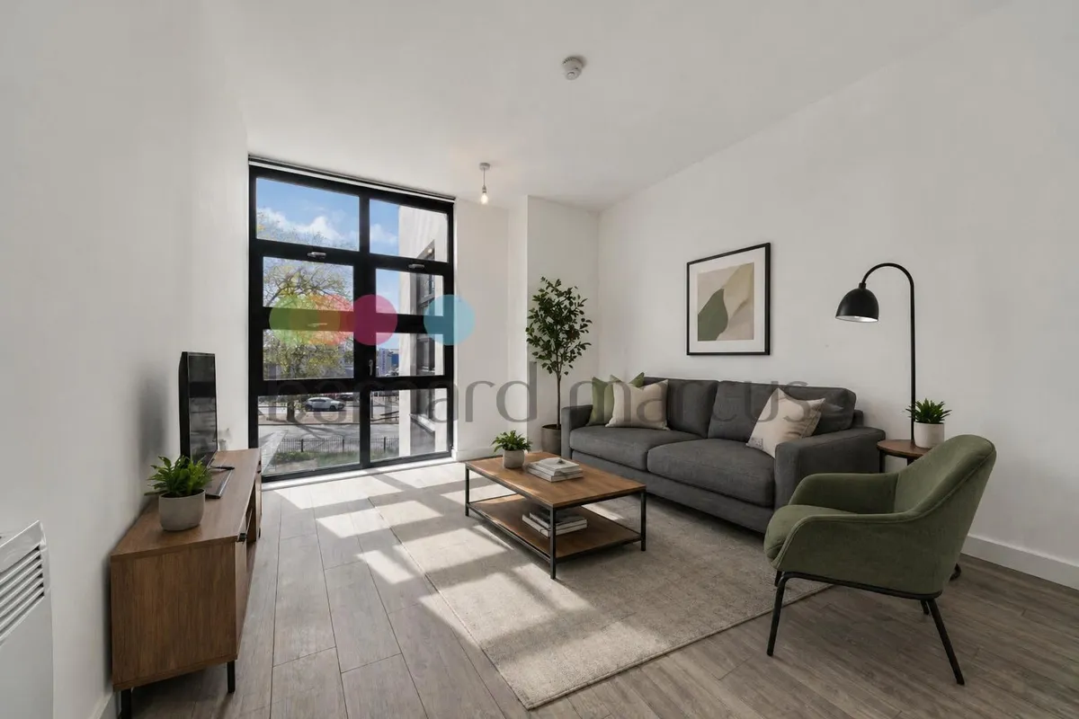 Flat Purley Way in Greater London