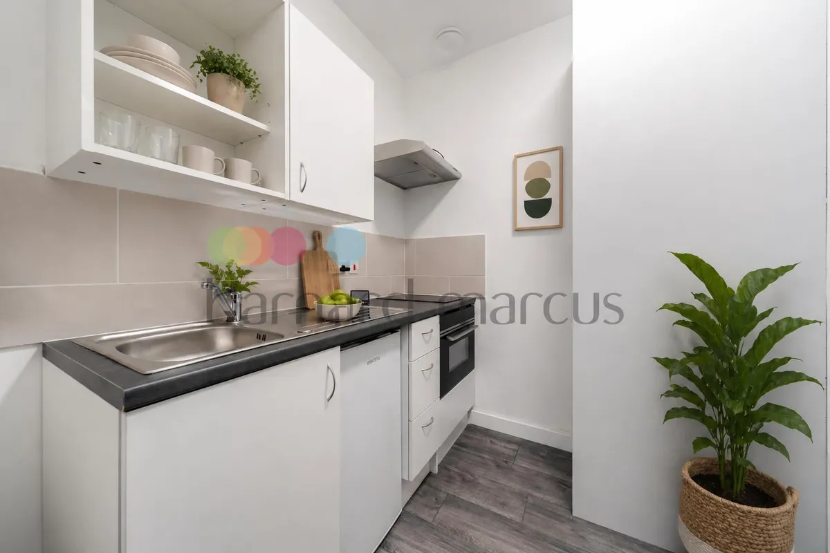 Flat Purley Way in Greater London