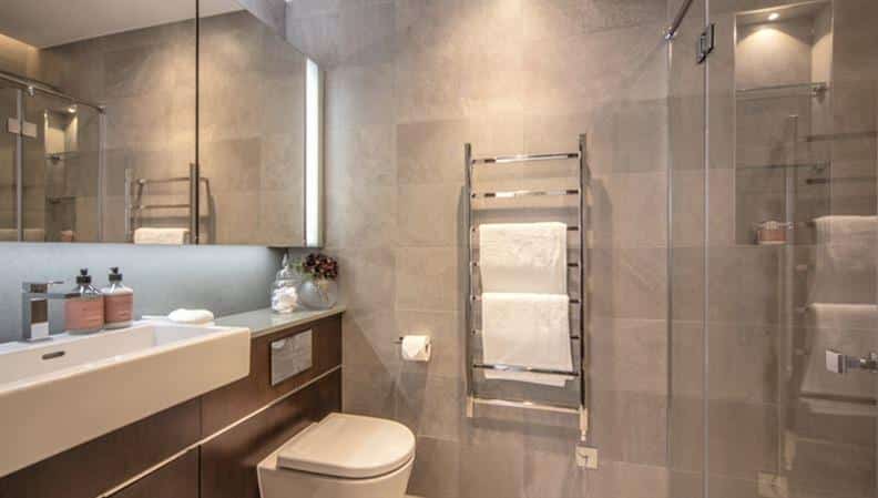 Flat Ponton Road in Greater London